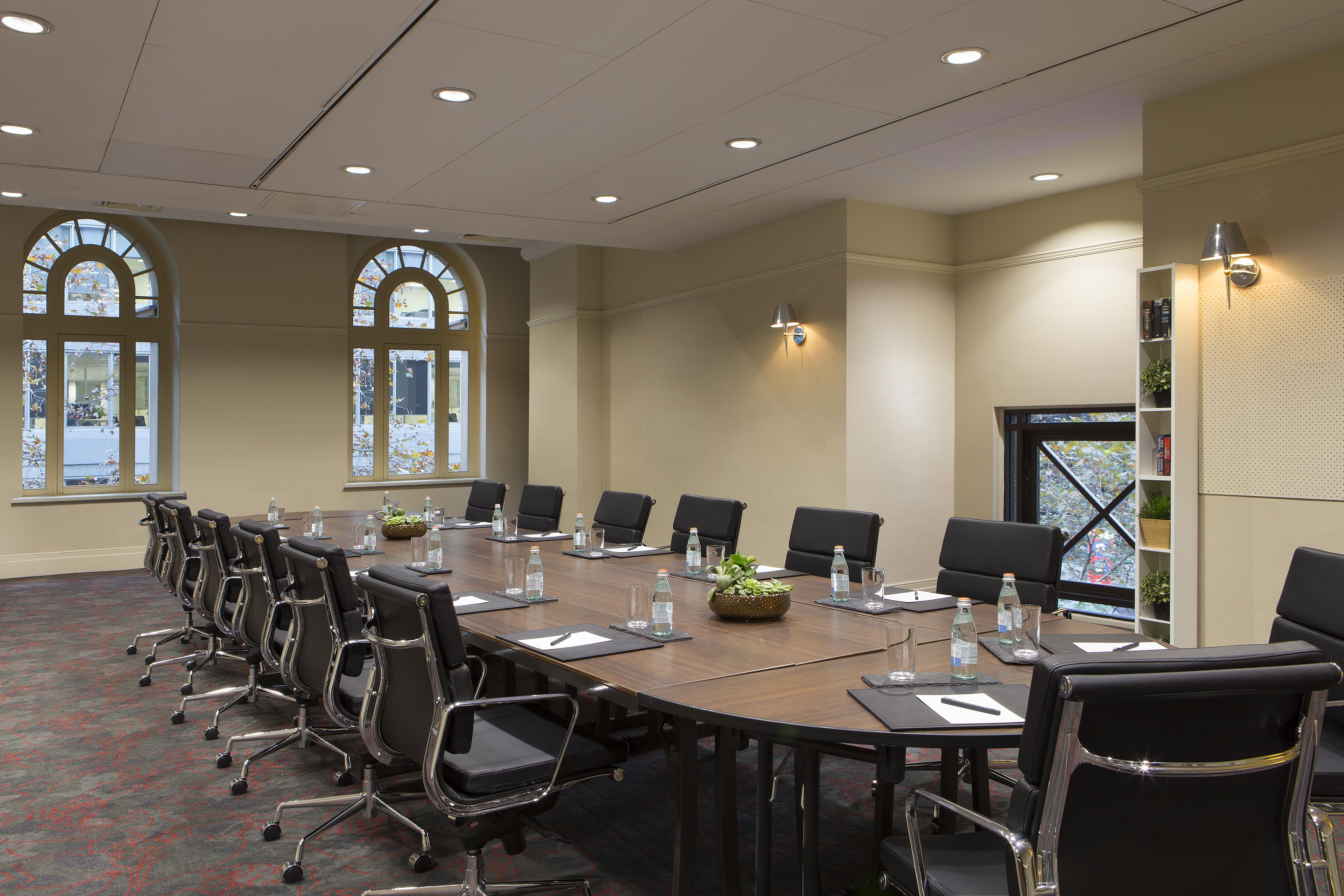 Sydney Harbour Marriott Hotel at Circular Quay Eksteriør bilde The Boardroom