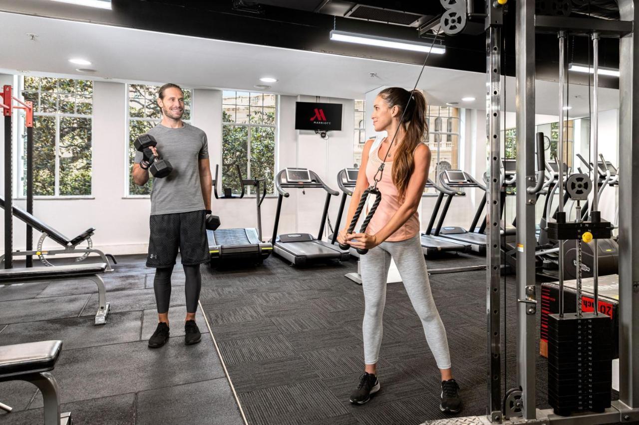 Sydney Harbour Marriott Hotel at Circular Quay Eksteriør bilde Personal trainer with a client
