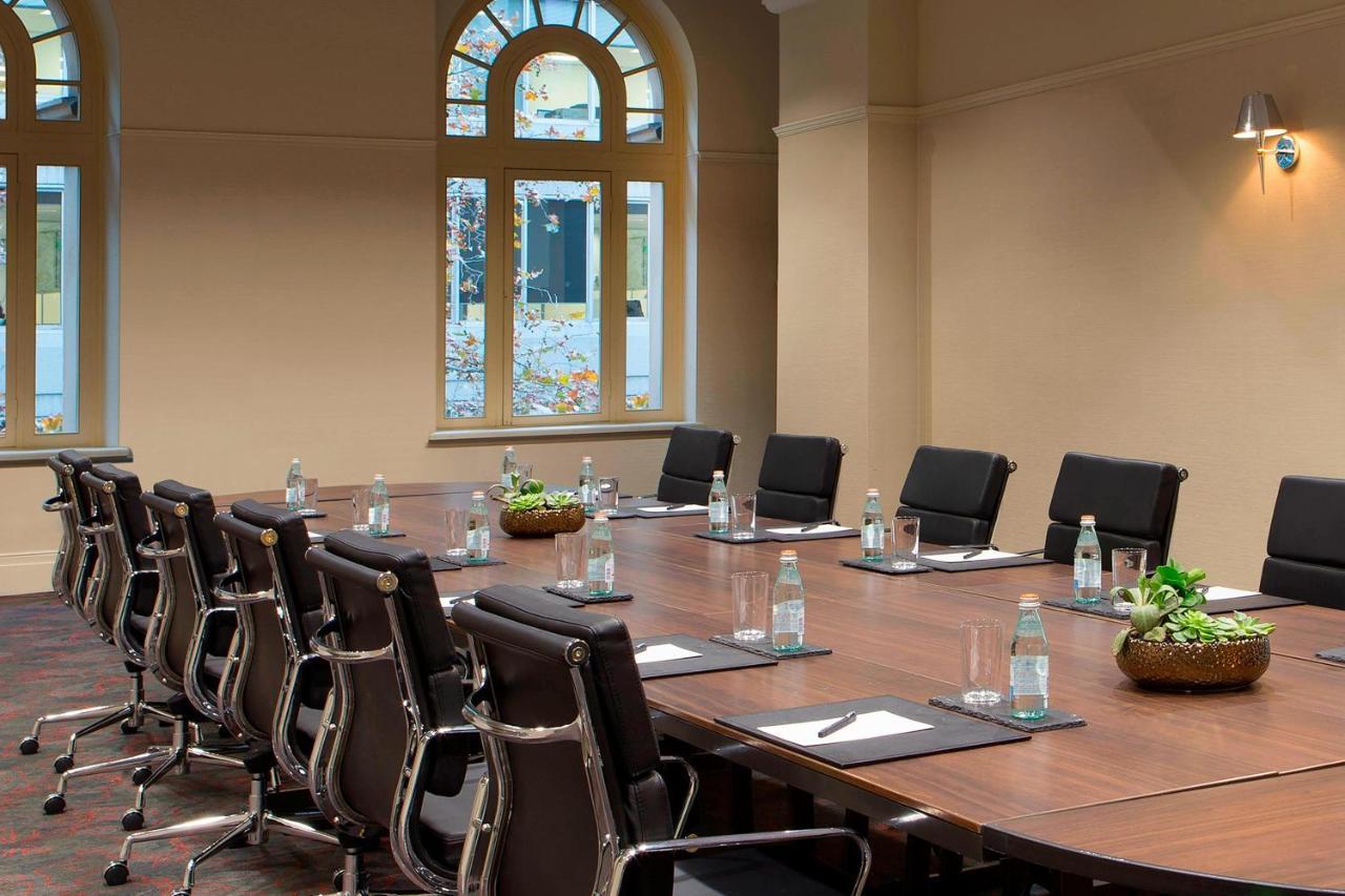 Sydney Harbour Marriott Hotel at Circular Quay Eksteriør bilde The Boardroom at the Old Museum Building